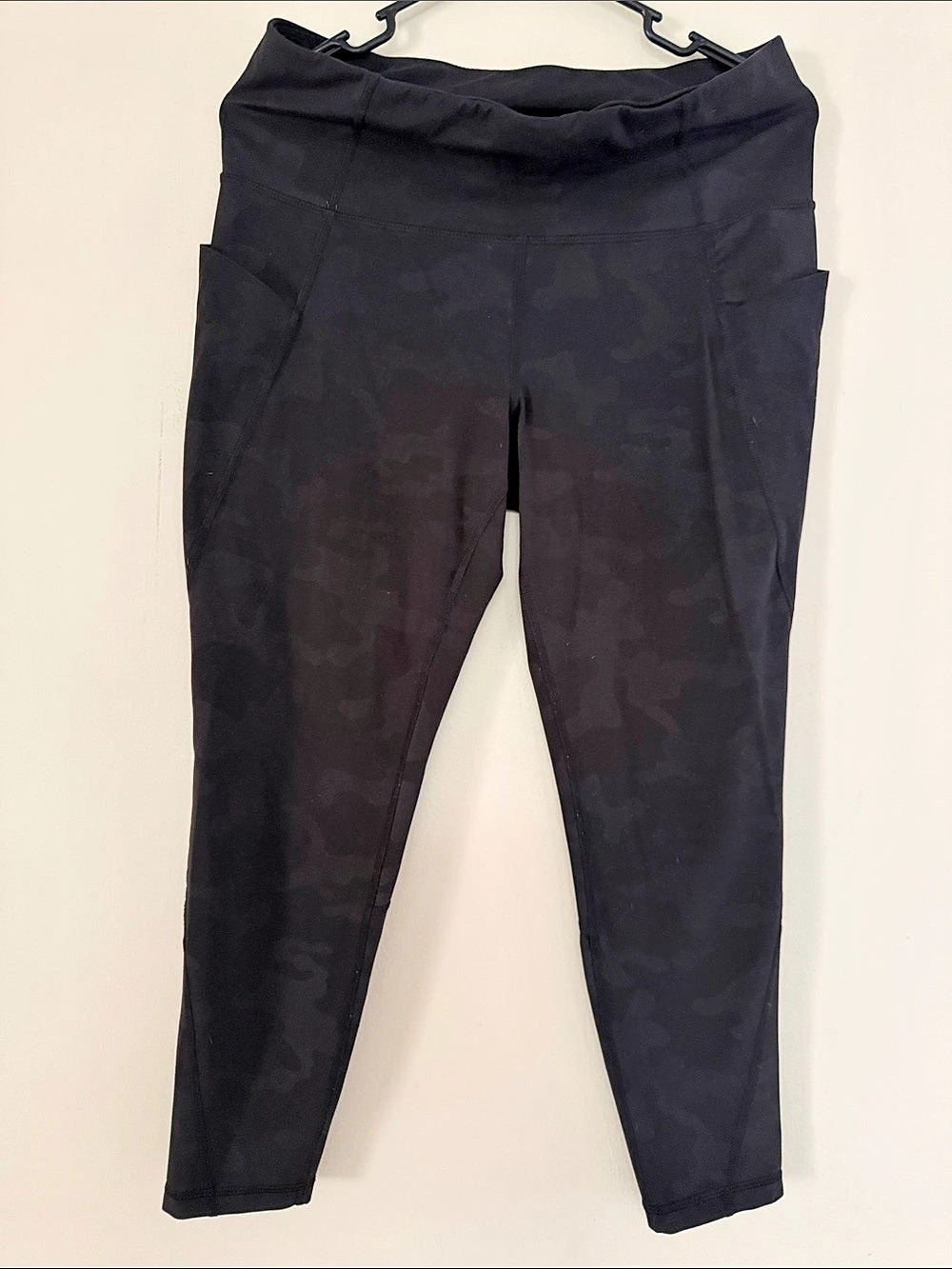 Women's Camo Leggings in Black Like New
